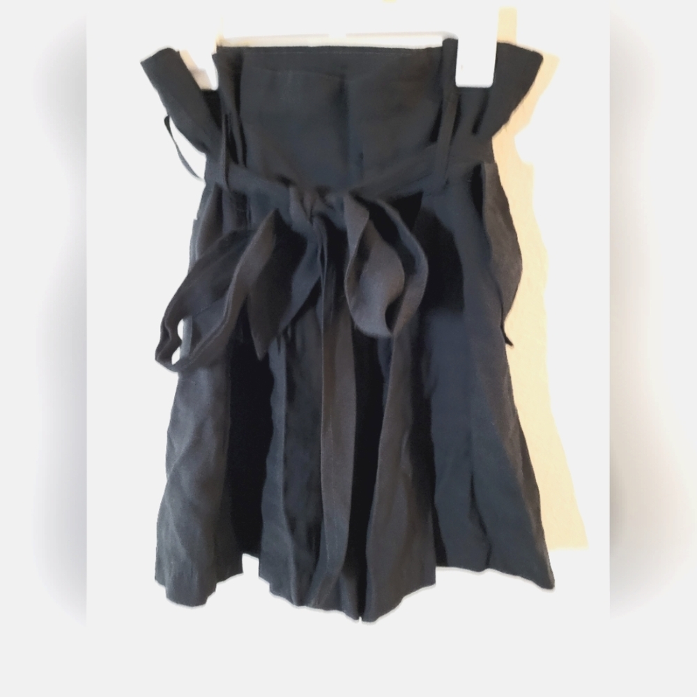 BLACK SHORTS WITH BELT